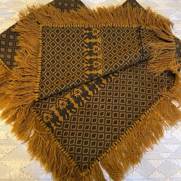 Vintage Poncho with Geometric Deer Design - Picture 4 of 5